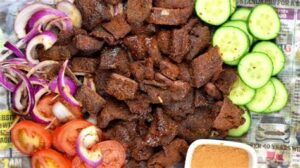 Grilled Suya Beef mixed with Salad - Image 2