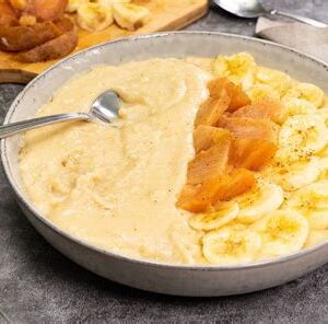 Cornmeal porridge with unsweetened Yoghurt